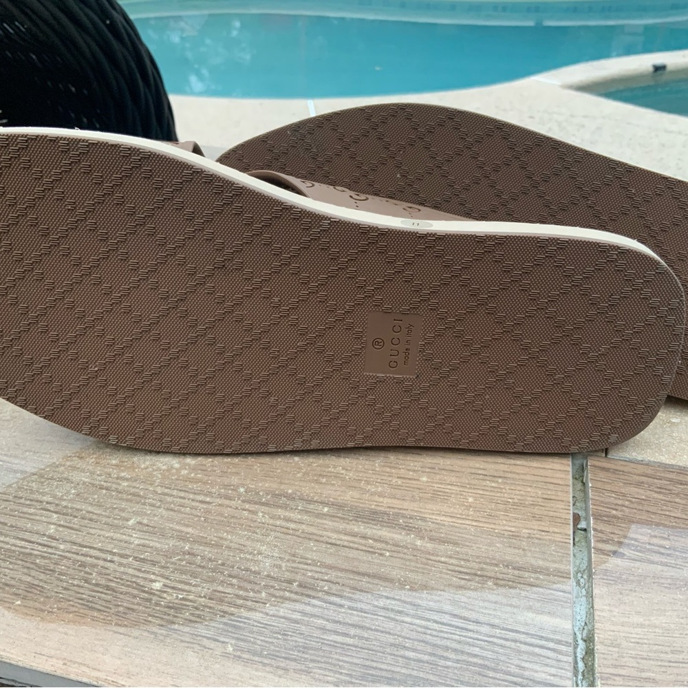 Unisex Beige Gucci Sandals - Picture 16 of 16